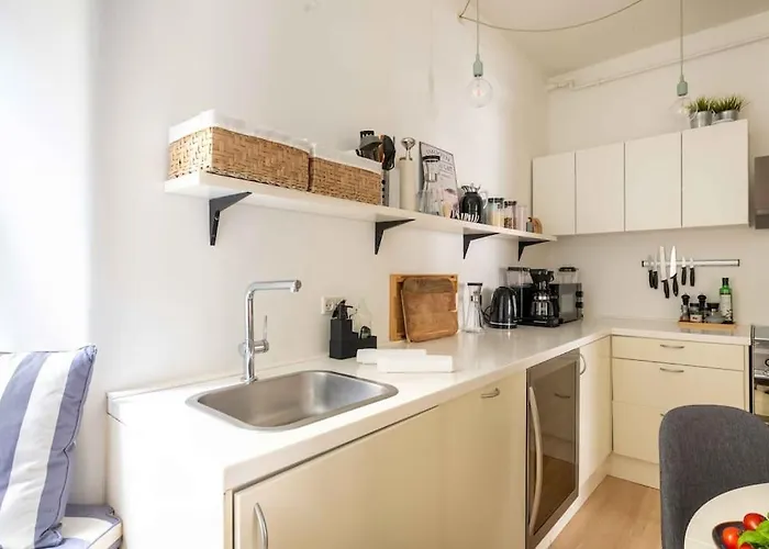 2br Next To The Lakes *