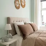 2br Next To The Lakes