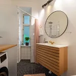 2br Next To The Lakes Apartment